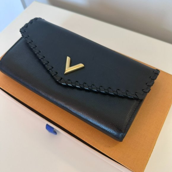 Louis Vuitton Handbags - EUC COA LOUIS VUITTON Monogram Cuir Plume Very Long Wallet Black
